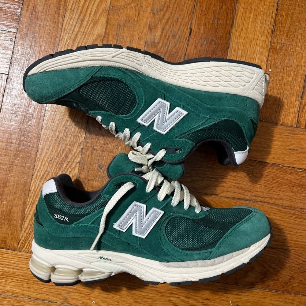 SOLD New Balance 2002R green